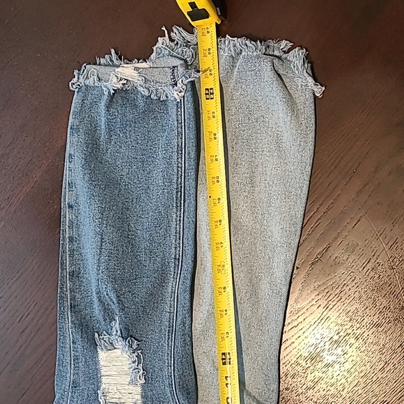 NWT Almost Famous Mom  Jean distressed raw hem light wash medium wash size 13 mi - Picture 9 of 12